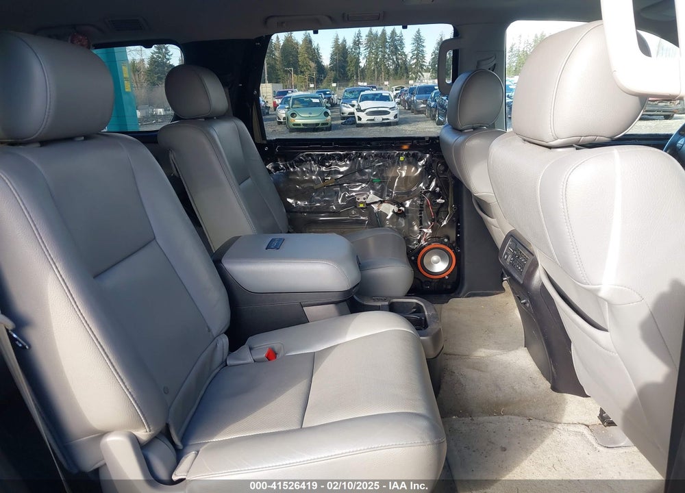 2011 TOYOTA SEQUOIA PLATINUM 5.7L V8 VIN: 5TDDY5G10BS048023