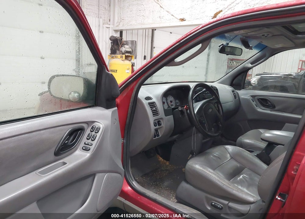 2001 FORD ESCAPE XLT VIN: 1FMYU04121KA37255