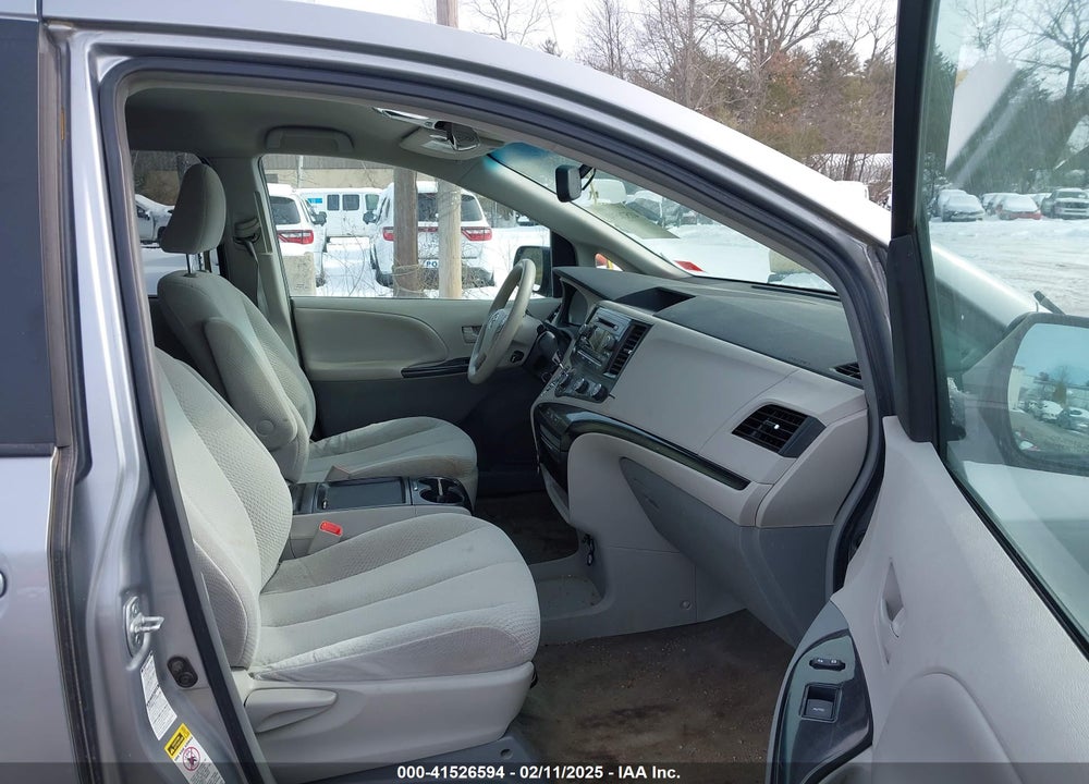 2011 TOYOTA SIENNA VIN: 5TDJK3DC6BS026526