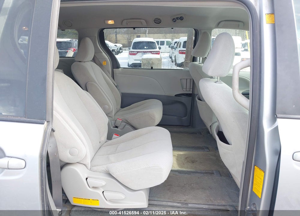 2011 TOYOTA SIENNA VIN: 5TDJK3DC6BS026526