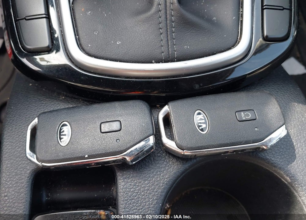 2021 KIA SELTOS VIN: KNDETCA23M7060043