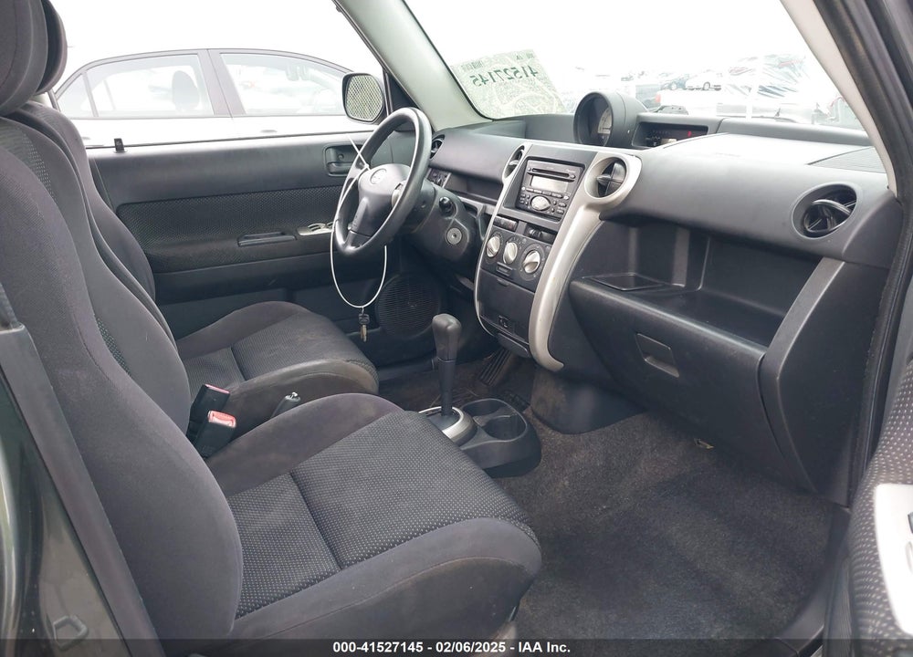 2004 SCION XB VIN: JTLKT324840131866