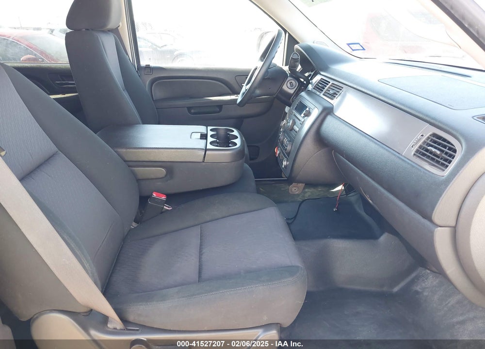 2010 CHEVROLET SUBURBAN 1500 COMMERCIAL FLEET VIN: 1GNUCHE01AR224737