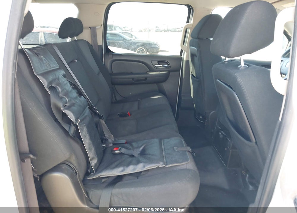 2010 CHEVROLET SUBURBAN 1500 COMMERCIAL FLEET VIN: 1GNUCHE01AR224737