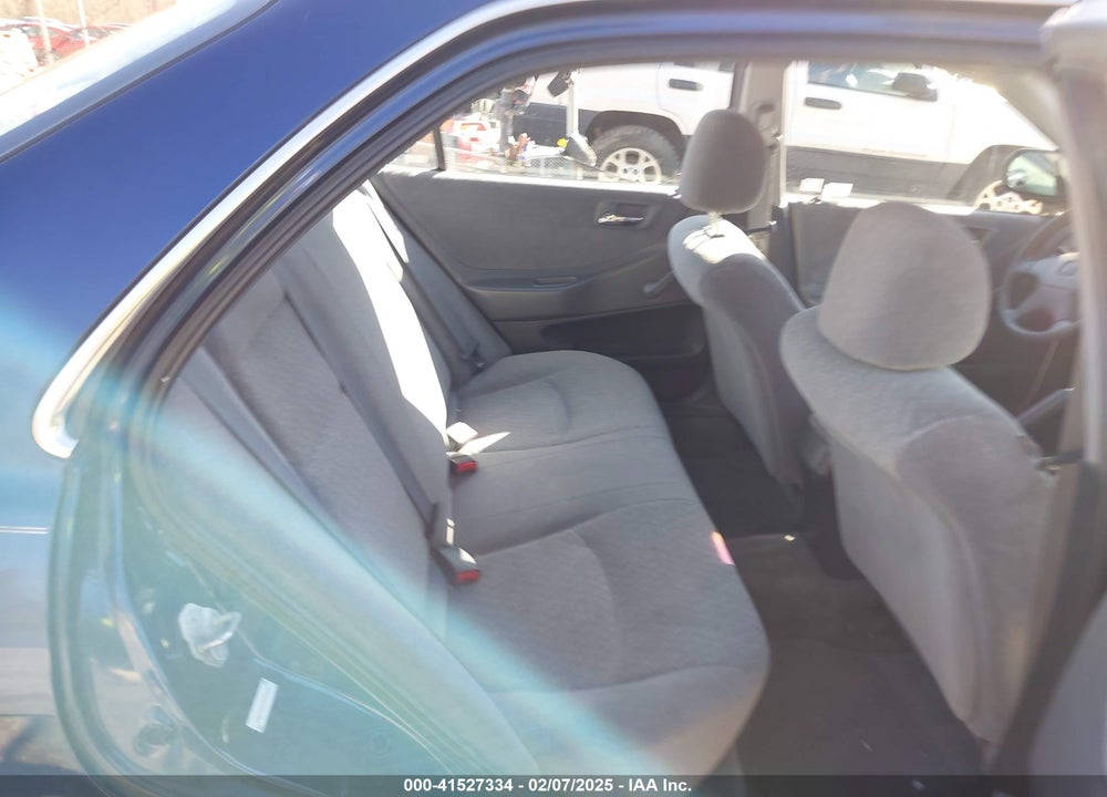 2002 HONDA ACCORD 2.3 VP VIN: 1HGCF86682A157585