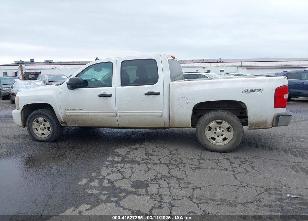 2011 CHEVROLET SILVERADO 1500 VIN: 3GCPKSE39BG220436