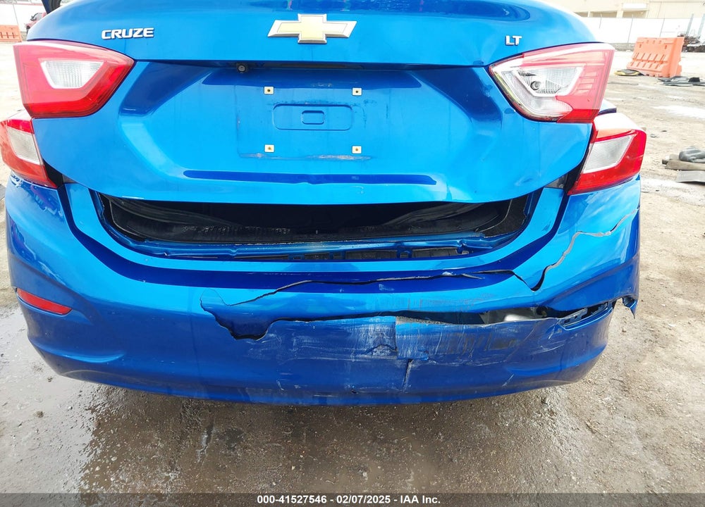 2018 CHEVROLET CRUZE VIN: 1G1BE5SM9J7142887