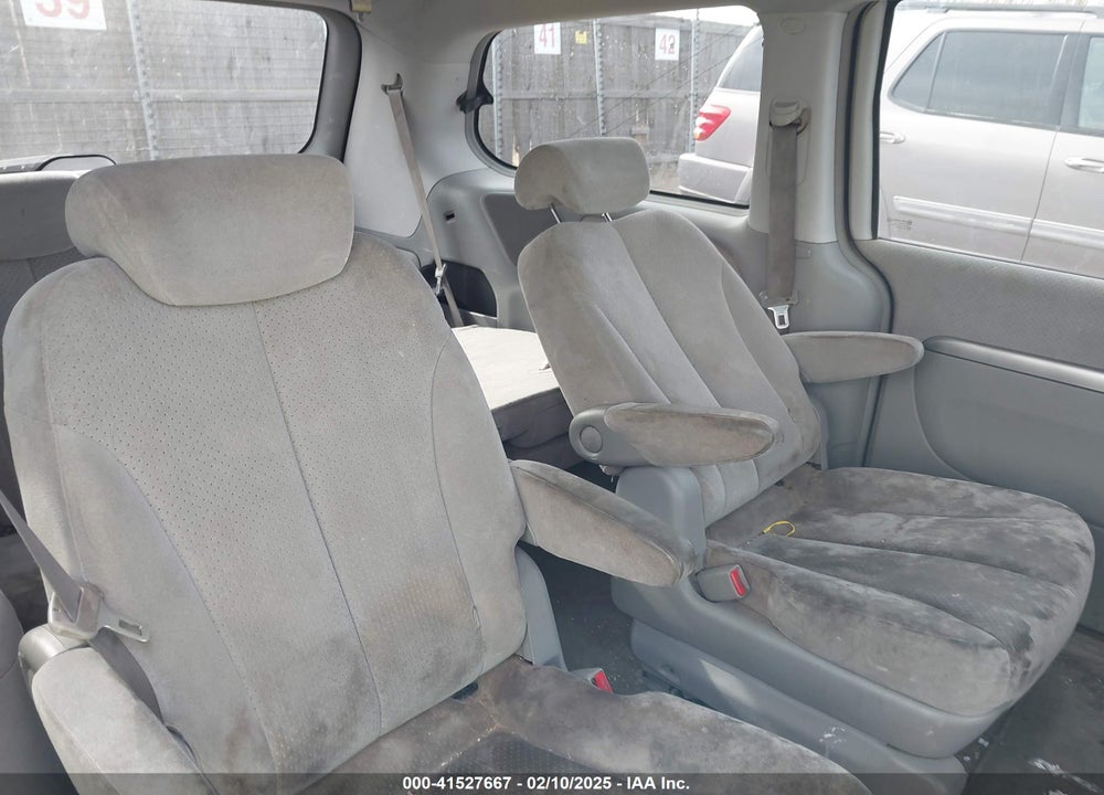 2007 HYUNDAI ENTOURAGE GLS/LIMITED/SE VIN: KNDMC233476038137