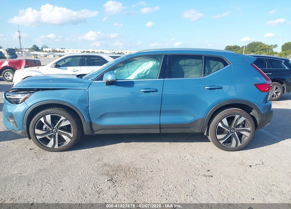 2024 VOLVO XC40 B5 PLUS BRIGHT THEME VIN: YV4L12UE3R2342939