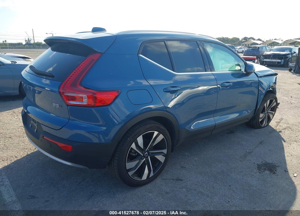 2024 VOLVO XC40 B5 PLUS BRIGHT THEME VIN: YV4L12UE3R2342939