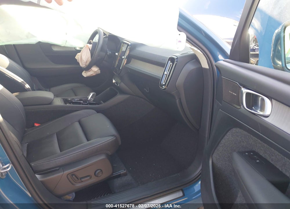 2024 VOLVO XC40 B5 PLUS BRIGHT THEME VIN: YV4L12UE3R2342939