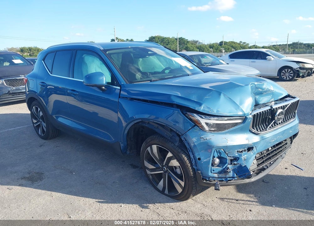 2024 VOLVO XC40 B5 PLUS BRIGHT THEME VIN: YV4L12UE3R2342939