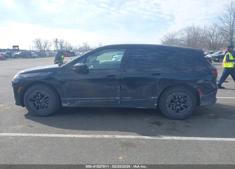 2023 BMW IX XDRIVE50 VIN: WB523CF02PCM45529