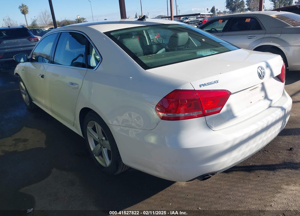 2015 VOLKSWAGEN PASSAT VIN: 1VWAT7A3XFC109969