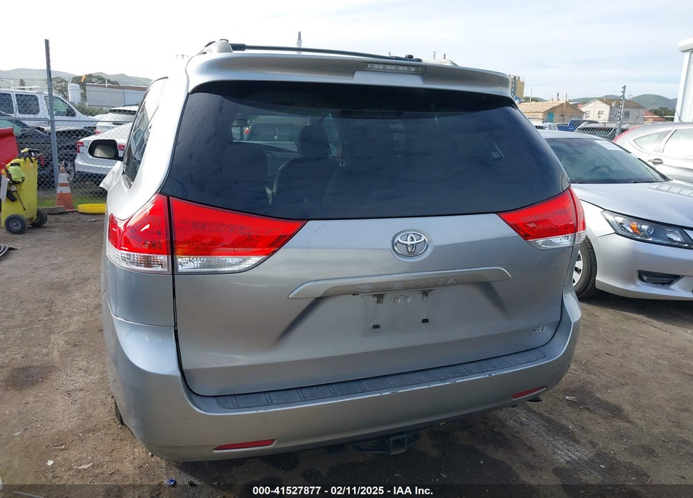 2012 TOYOTA SIENNA XLE V6 8 PASSENGER VIN: 5TDYK3DC0CS276831