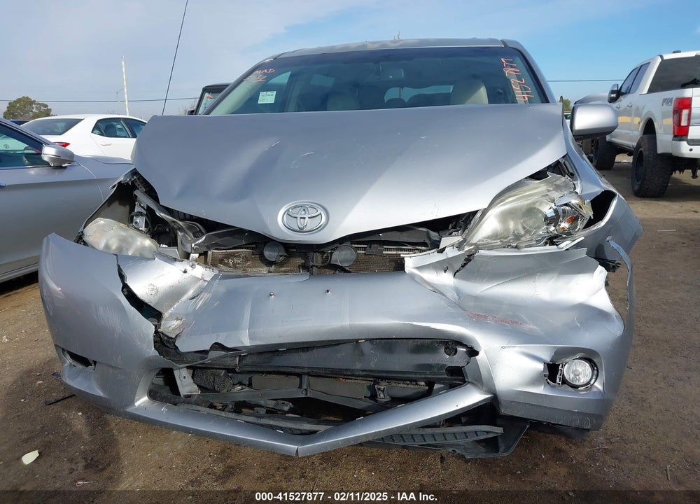 2012 TOYOTA SIENNA XLE V6 8 PASSENGER VIN: 5TDYK3DC0CS276831