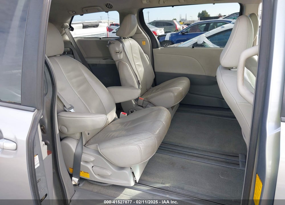 2012 TOYOTA SIENNA XLE V6 8 PASSENGER VIN: 5TDYK3DC0CS276831