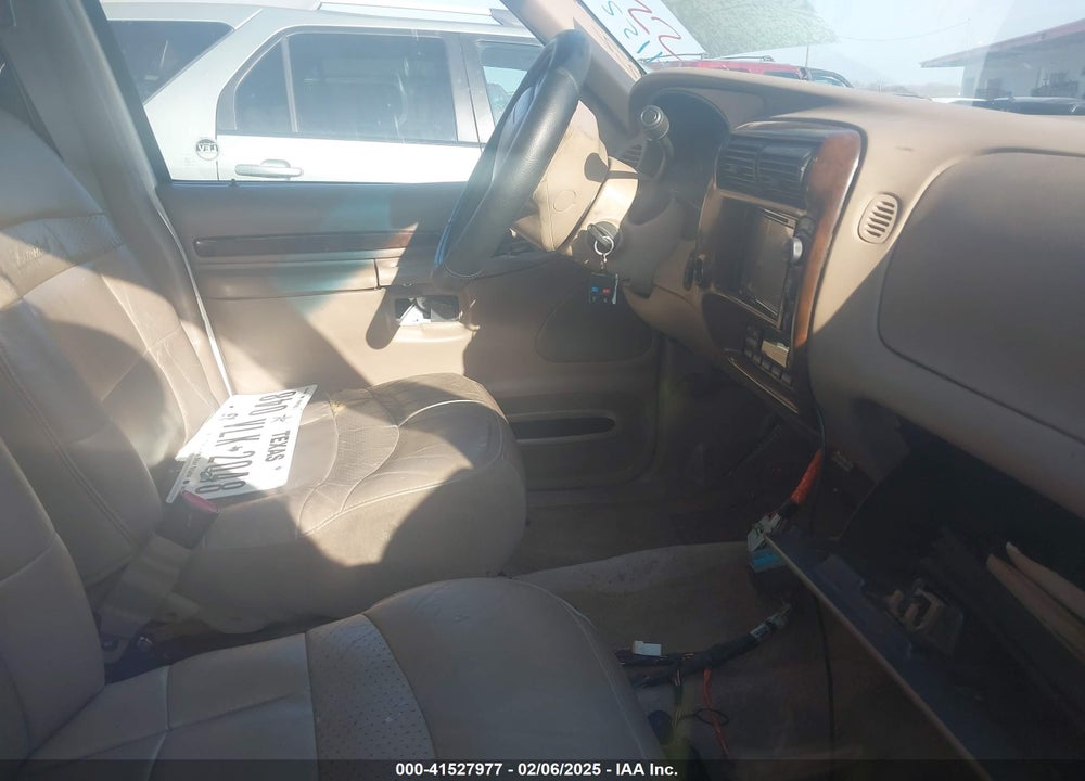 2000 FORD EXPLORER LIMITED VIN: 1FMDU65P0YZB88259