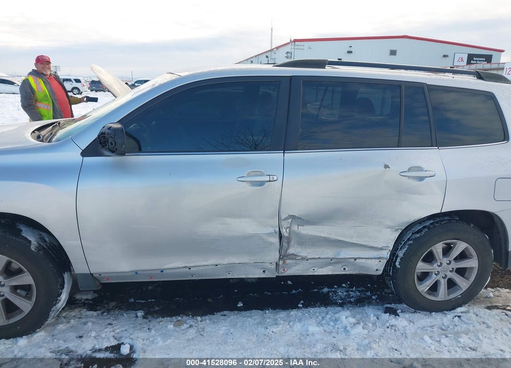 2011 TOYOTA HIGHLANDER SE VIN: 5TDBK3EHXBS055431