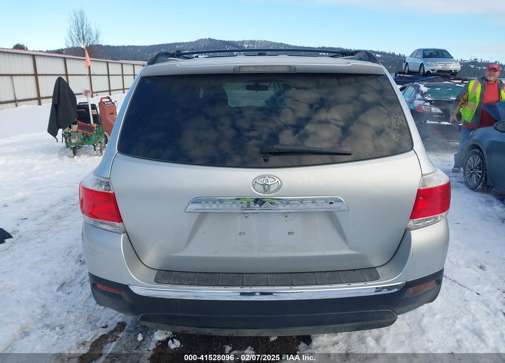 2011 TOYOTA HIGHLANDER SE VIN: 5TDBK3EHXBS055431