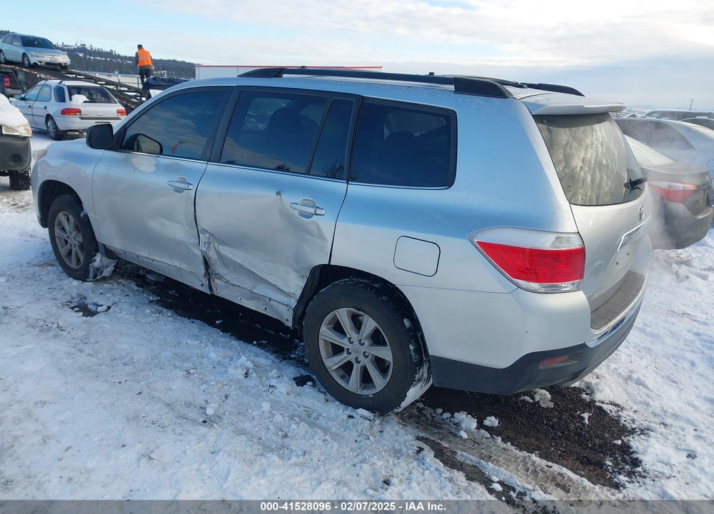 2011 TOYOTA HIGHLANDER SE VIN: 5TDBK3EHXBS055431