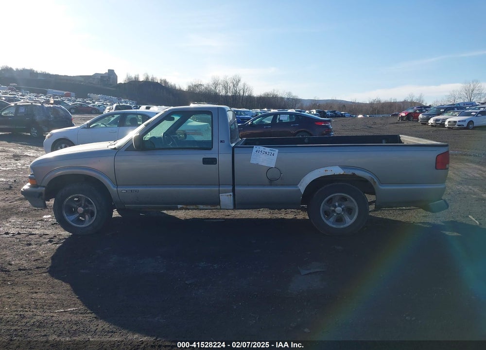 2002 CHEVROLET S-10 LS VIN: 1GCCS14WX28230659