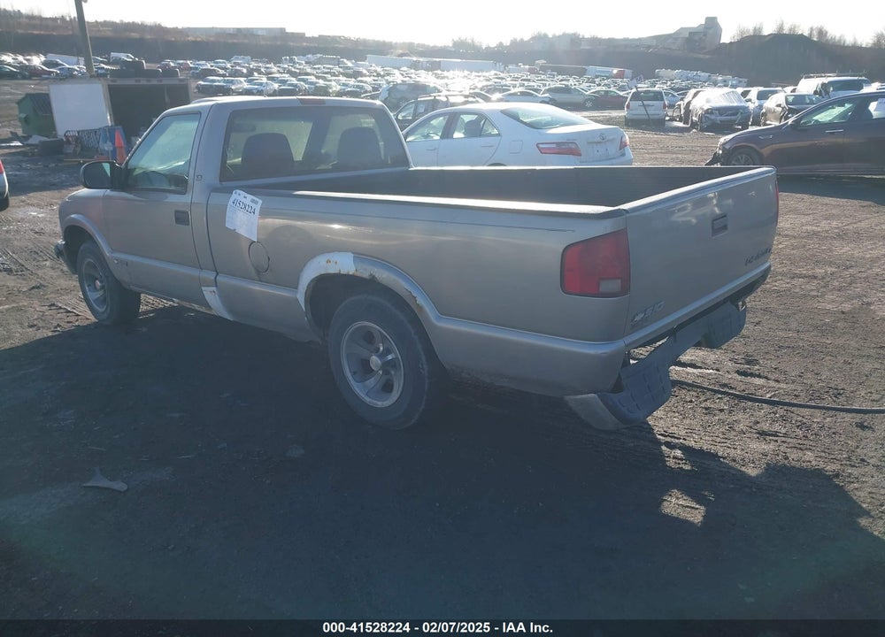 2002 CHEVROLET S-10 LS VIN: 1GCCS14WX28230659