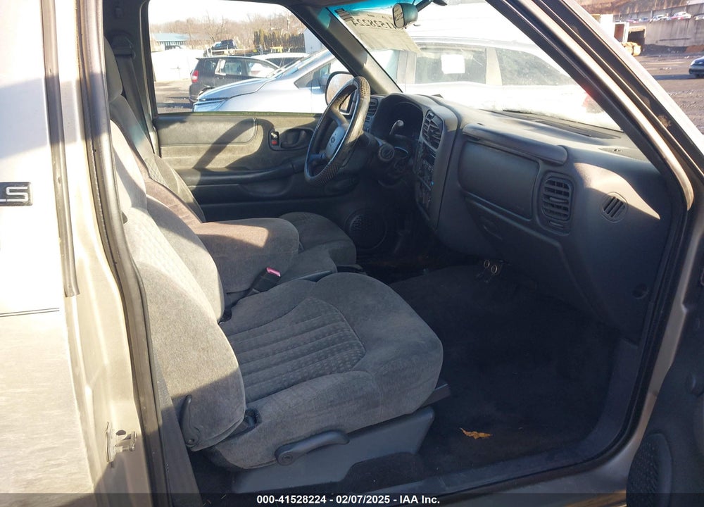 2002 CHEVROLET S-10 LS VIN: 1GCCS14WX28230659