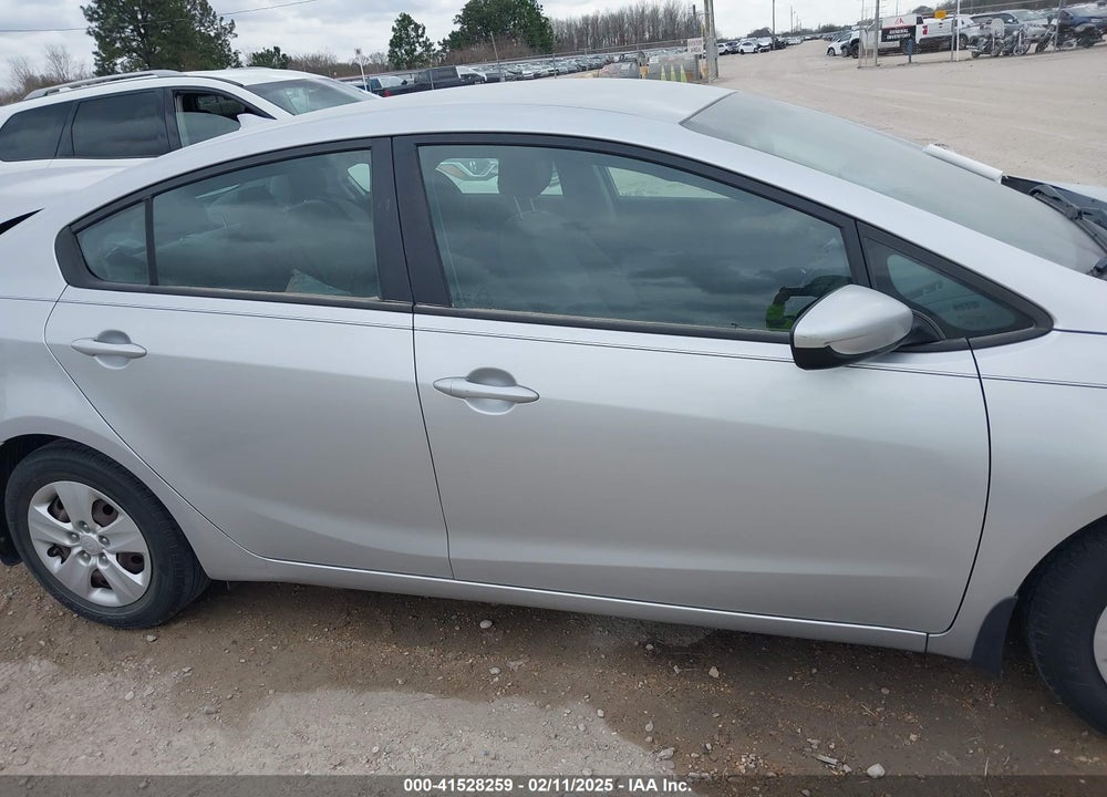 2016 KIA FORTE VIN: KNAFK4A65G5517934