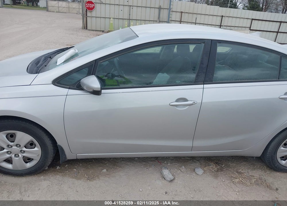 2016 KIA FORTE VIN: KNAFK4A65G5517934
