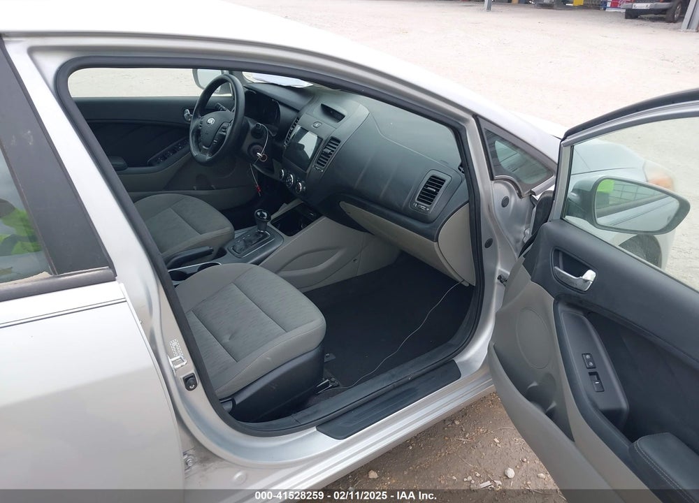 2016 KIA FORTE VIN: KNAFK4A65G5517934