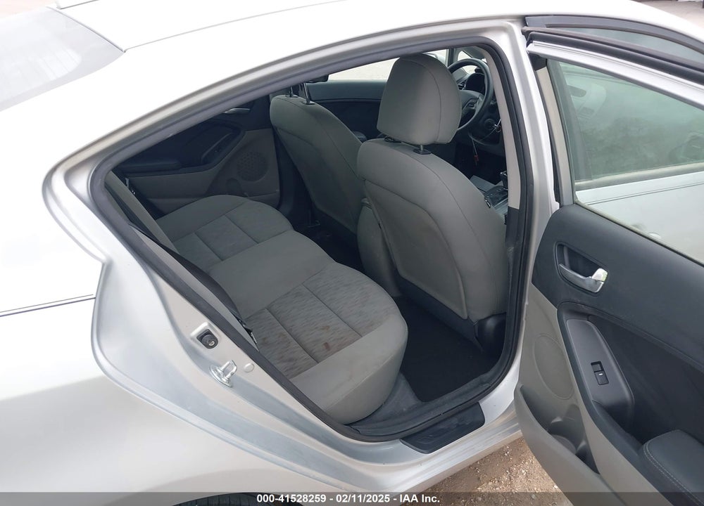 2016 KIA FORTE VIN: KNAFK4A65G5517934