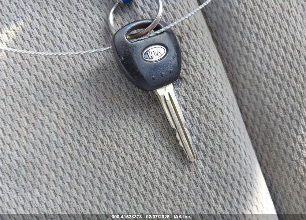 2006 KIA SEDONA VIN: KNDMB233266028367