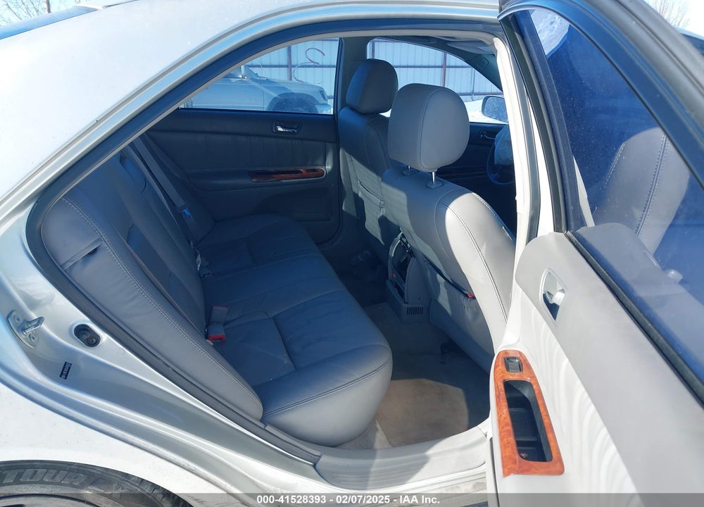 2005 TOYOTA CAMRY XLE V6 VIN: 4T1BF30KX5U590763