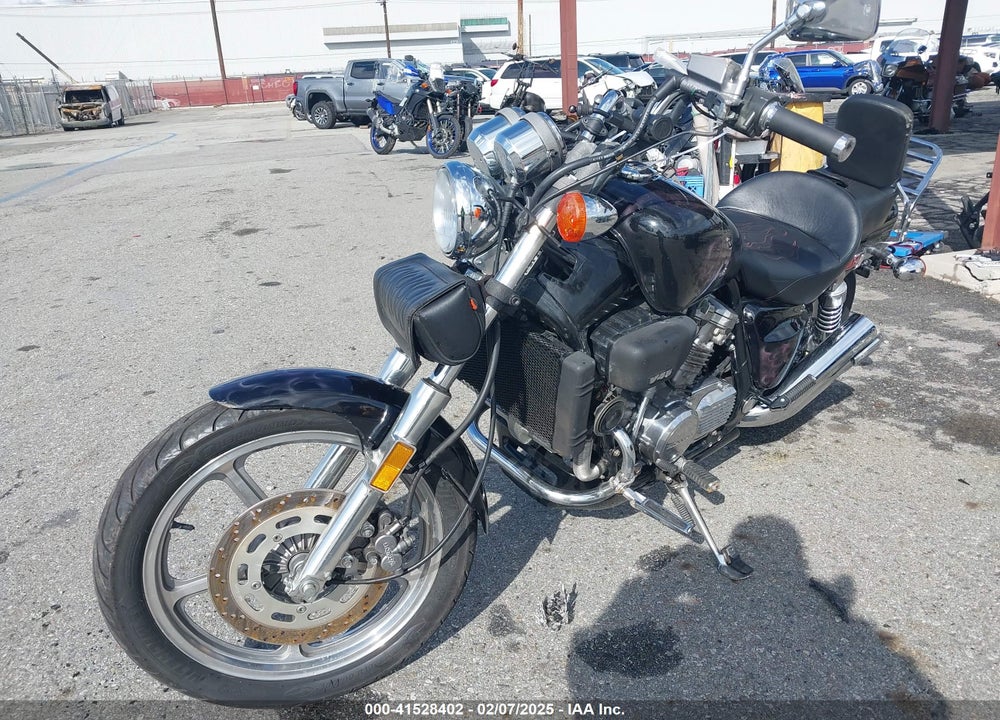 1988 HONDA VF750 C VIN: 1HFRC2801JA102830