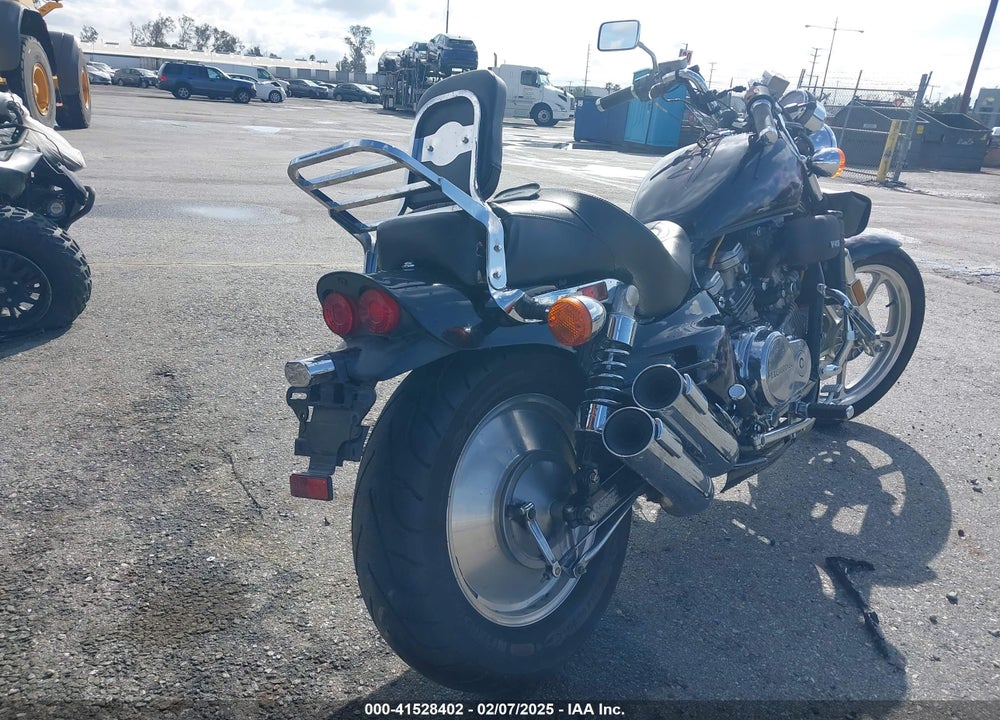 1988 HONDA VF750 C VIN: 1HFRC2801JA102830