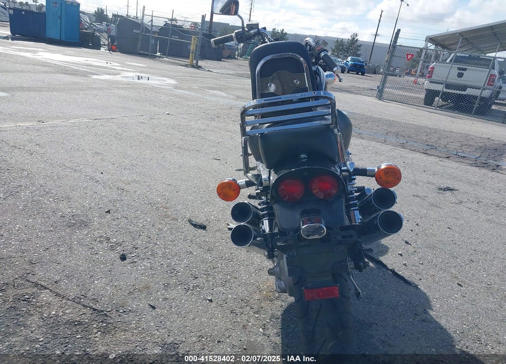 1988 HONDA VF750 C VIN: 1HFRC2801JA102830