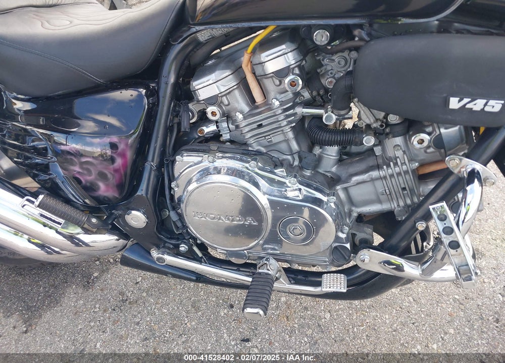 1988 HONDA VF750 C VIN: 1HFRC2801JA102830