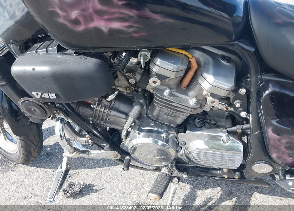 1988 HONDA VF750 C VIN: 1HFRC2801JA102830