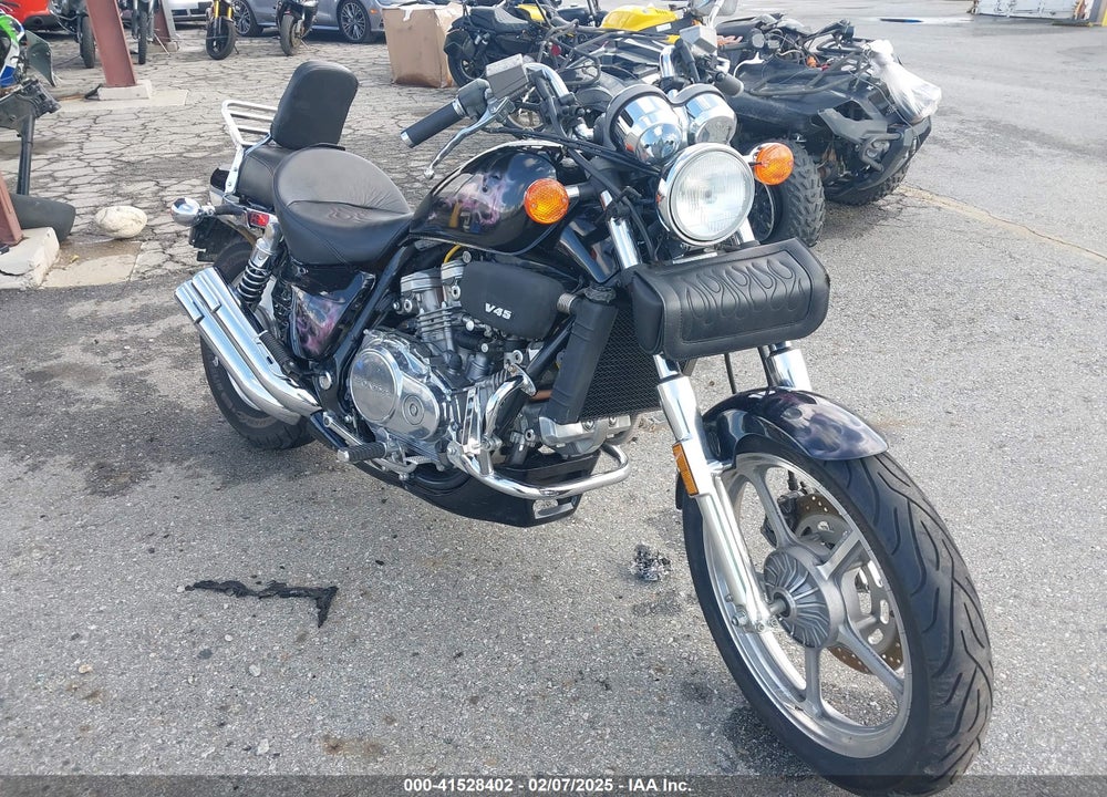 1988 HONDA VF750 C VIN: 1HFRC2801JA102830