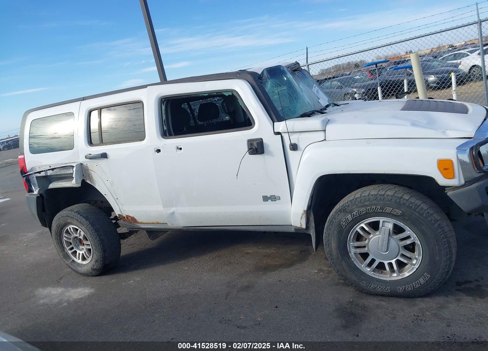 2007 HUMMER H3 SUV VIN: 5GTDN13E678197857