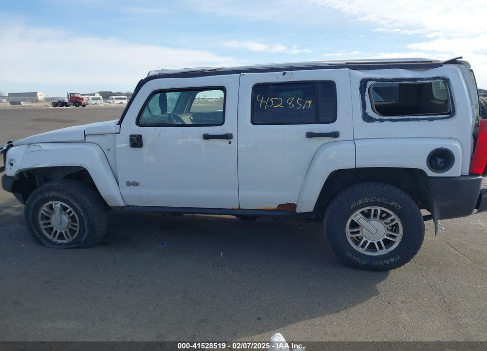 2007 HUMMER H3 SUV VIN: 5GTDN13E678197857