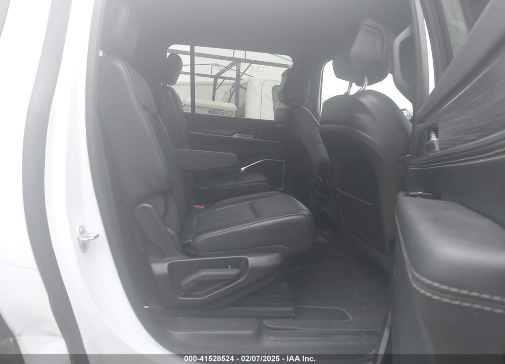 2024 JEEP WAGONEER L SERIES II 4X2 VIN: 1C4SJRBP5RS165094