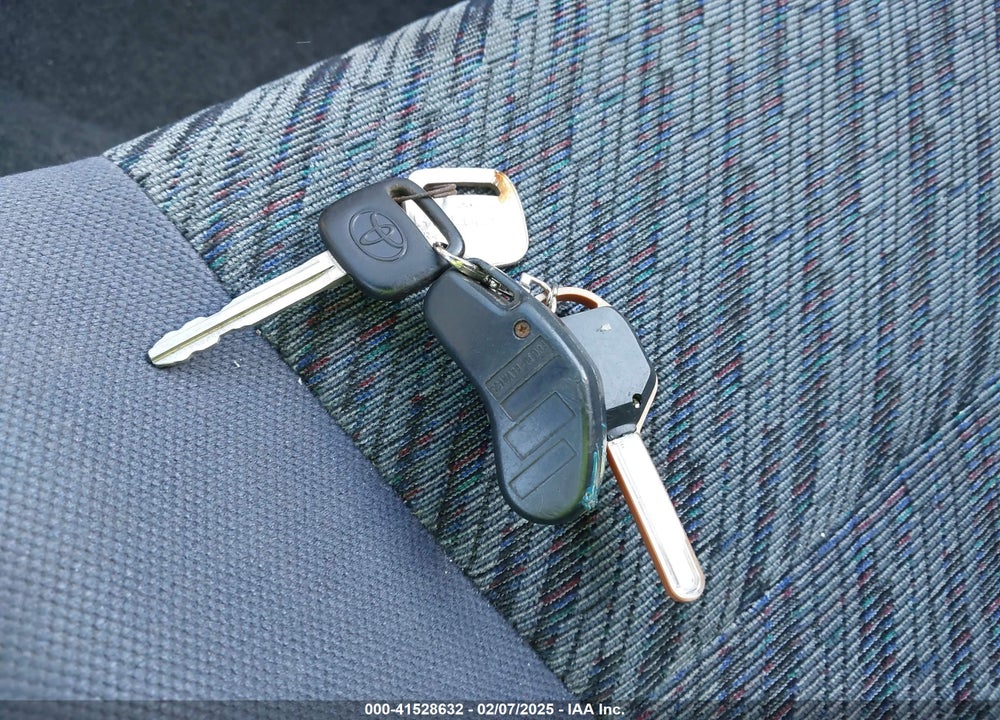 2000 TOYOTA RAV4 VIN: JT3GP10V7Y0045982