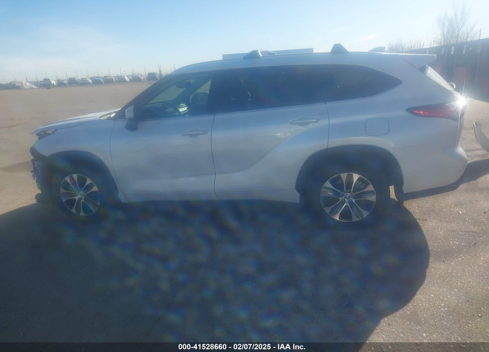 2022 TOYOTA HIGHLANDER XLE VIN: 5TDGZRAH9NS559287