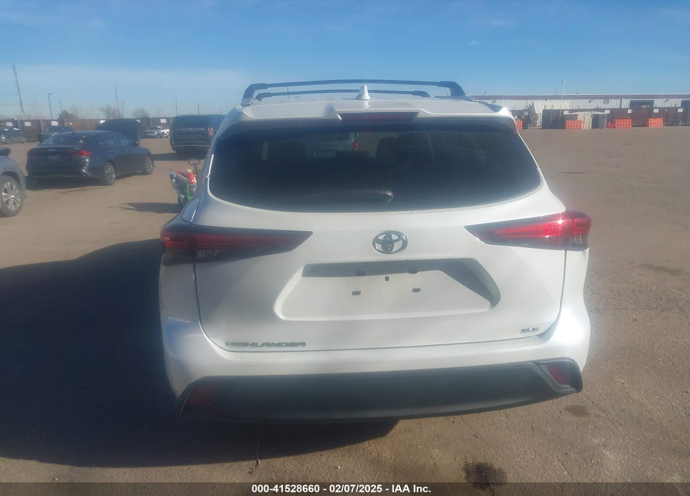 2022 TOYOTA HIGHLANDER XLE VIN: 5TDGZRAH9NS559287