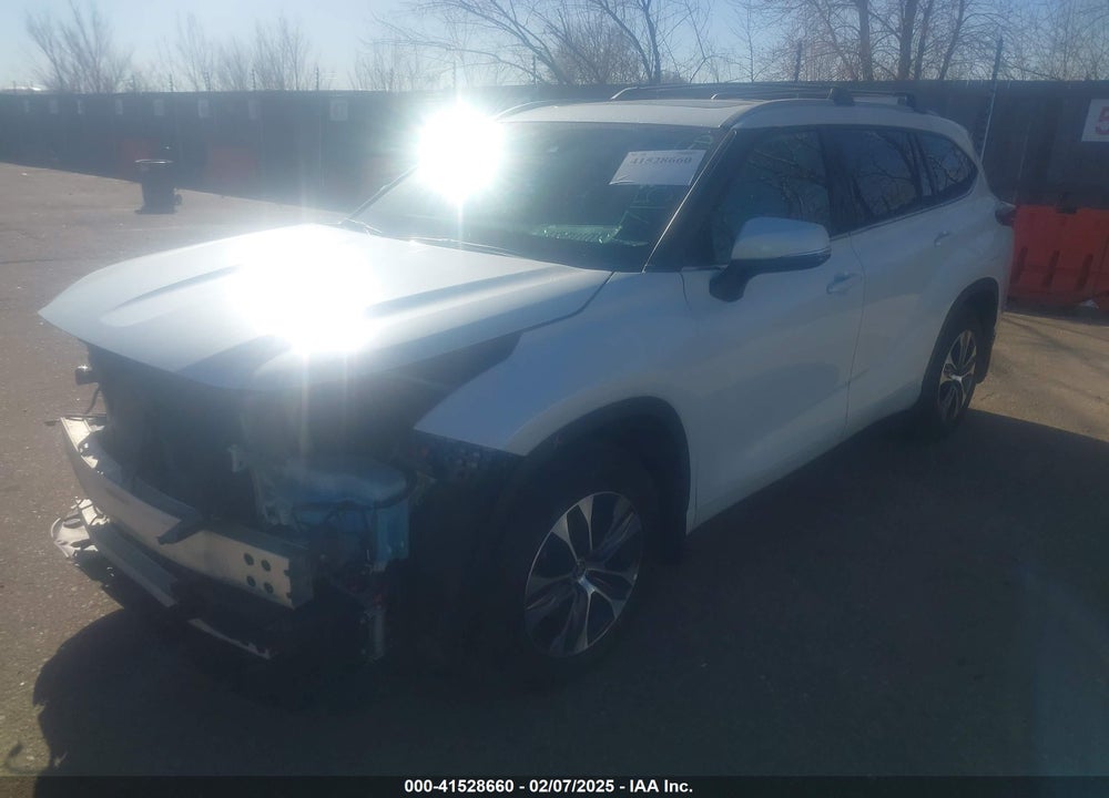 2022 TOYOTA HIGHLANDER XLE VIN: 5TDGZRAH9NS559287