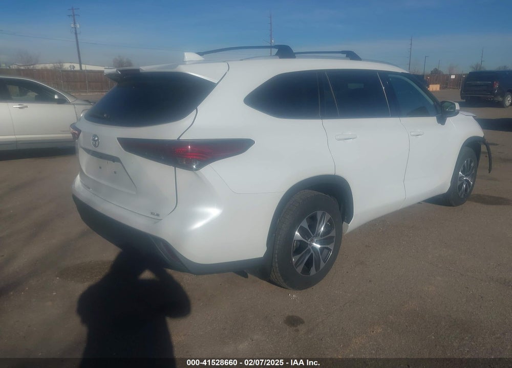 2022 TOYOTA HIGHLANDER XLE VIN: 5TDGZRAH9NS559287