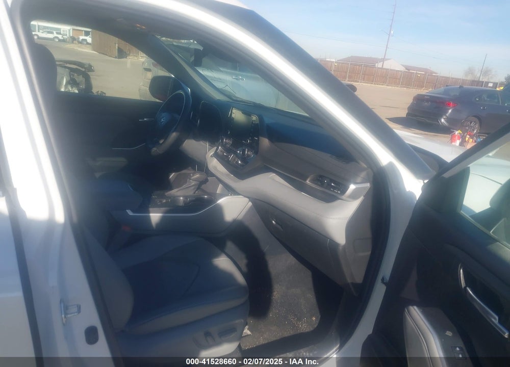 2022 TOYOTA HIGHLANDER XLE VIN: 5TDGZRAH9NS559287
