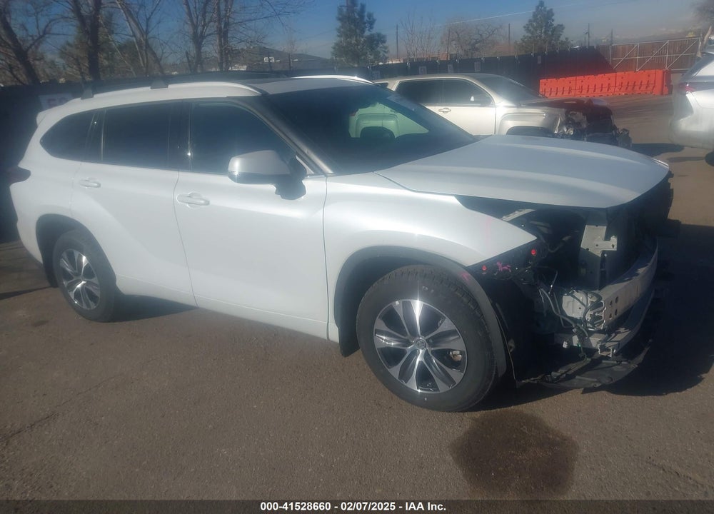 2022 TOYOTA HIGHLANDER XLE VIN: 5TDGZRAH9NS559287